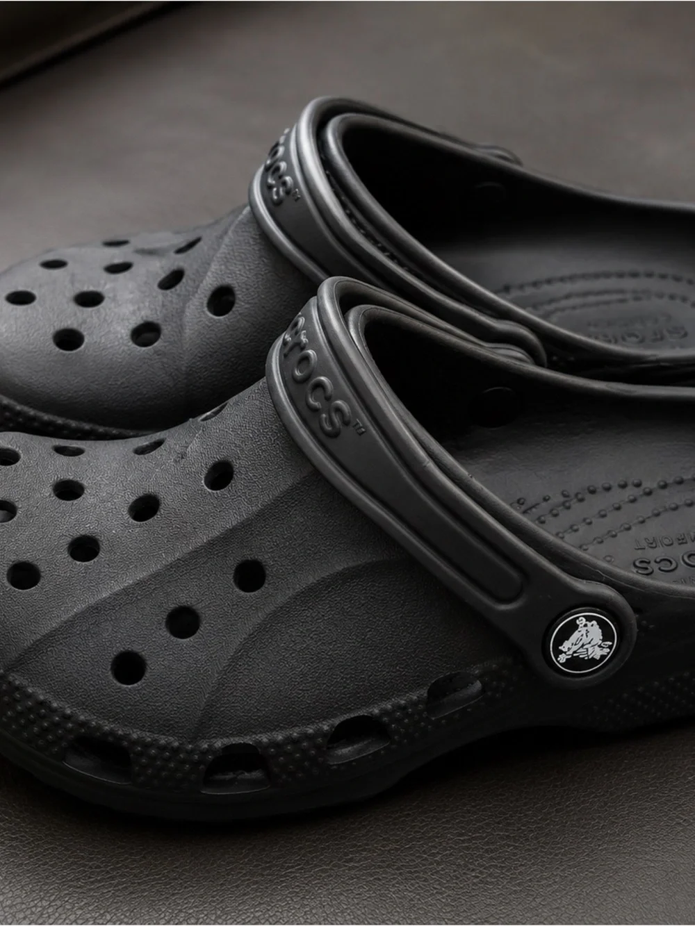 CROCS Classic Clog Kids Sandals in Black